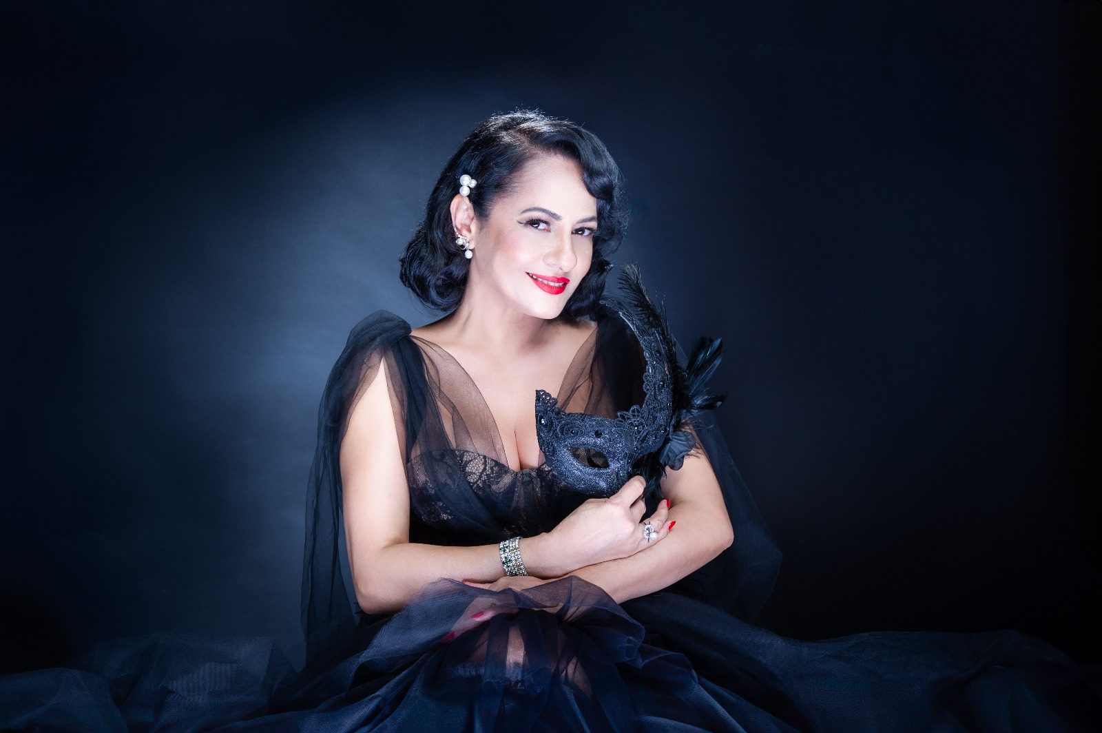 Carmen Trandafir a lansat un nou album, „Măști”: „Întorci clepsidra și-ți scrii povestea de la început”
