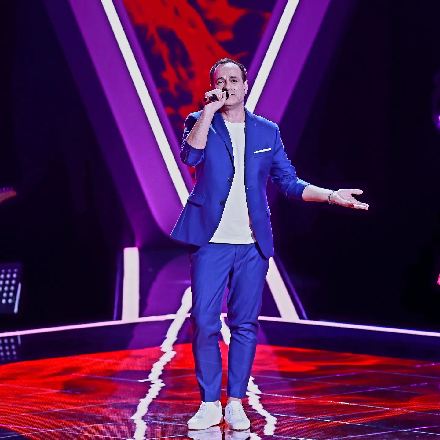 Claudiu Mirică, fost solist al trupei Stigma, pe scenă, după o pauză de 11 ani. Cu ce se ocupă acum, în Franța