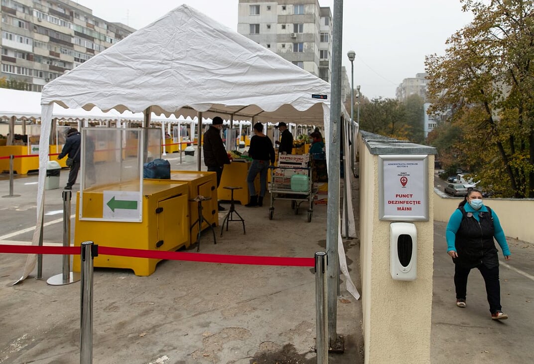 REPORTAJ. Supărarea comercianților dintr-o piață de la marginea Bucureștiului pe aglomerația de la Obor: “I-au văzut pe ei așa și ce au zis, hai să îi închidem pe toți”