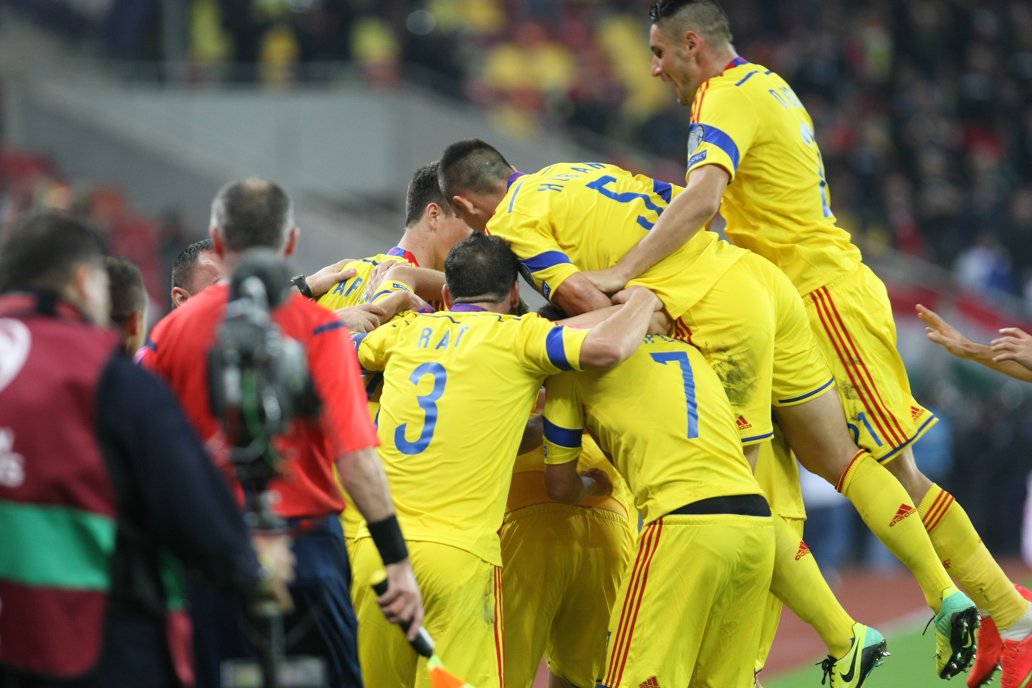 LIVE BLOG / FOTO&VIDEO. MECIUL ANULUI, ROMÂNIA - UNGARIA 1-1