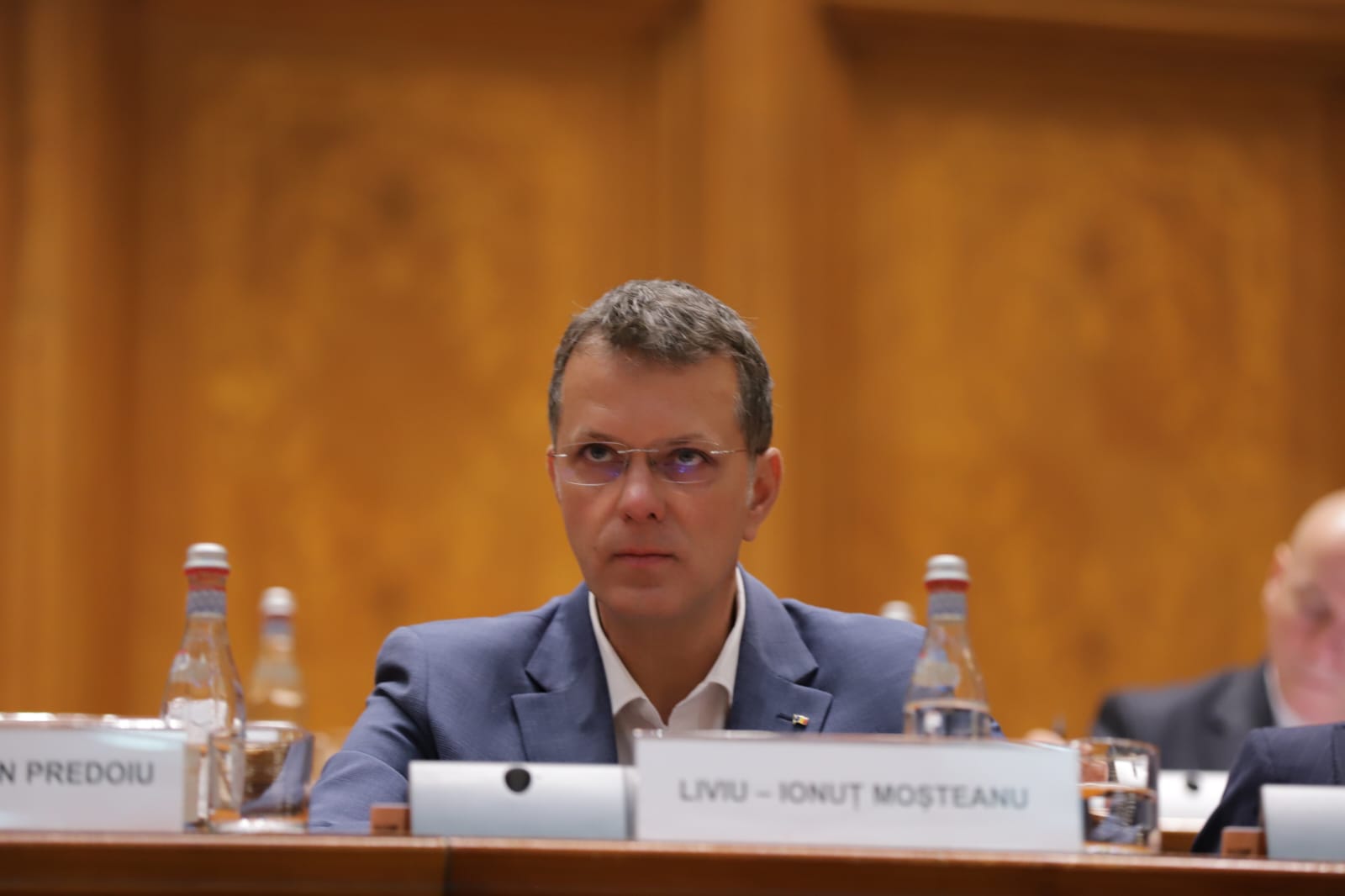 Toate cele patru moțiuni de cenzură depuse împotriva Guvernului Bolojan au fost respinse în Parlament. Ce urmează