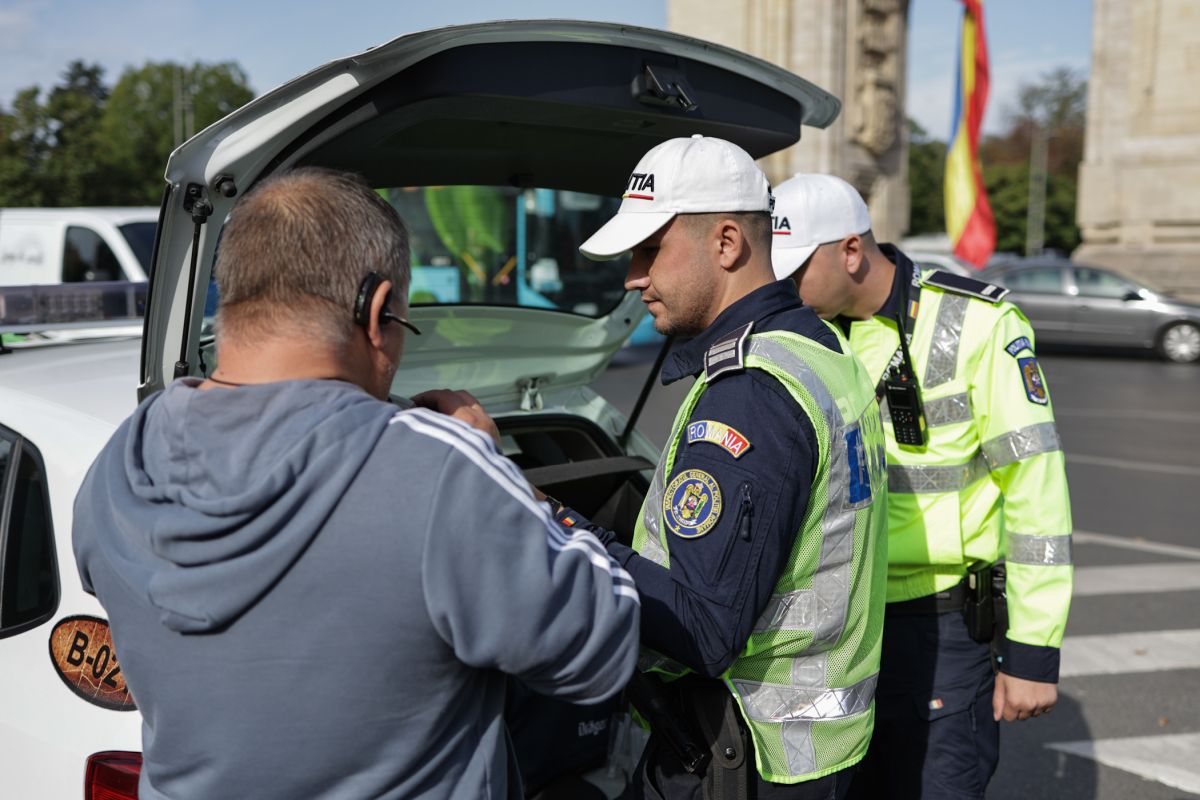 Șofer urmărit de polițiști, în București, și adus înapoi la locul unde i-au făcut semn să oprească: „Am crezut că mi-ați zis să merg mai departe”