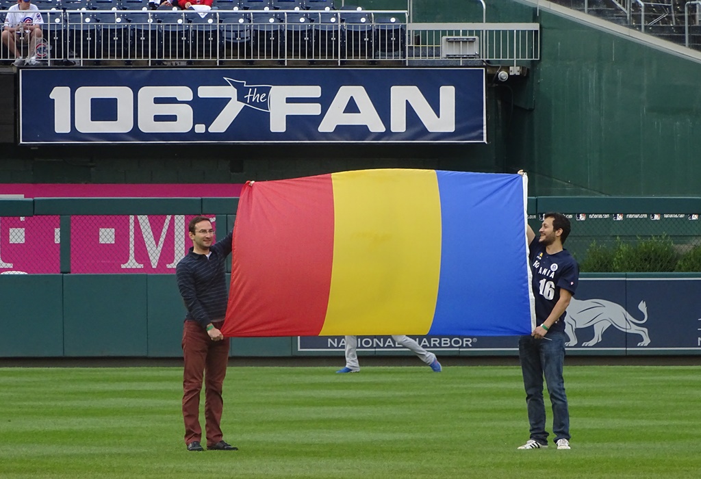 FOTO. George Maior a dat lovitura de începere la un meci de baseball; Centenarul, aniversat pe stadionul Washington National