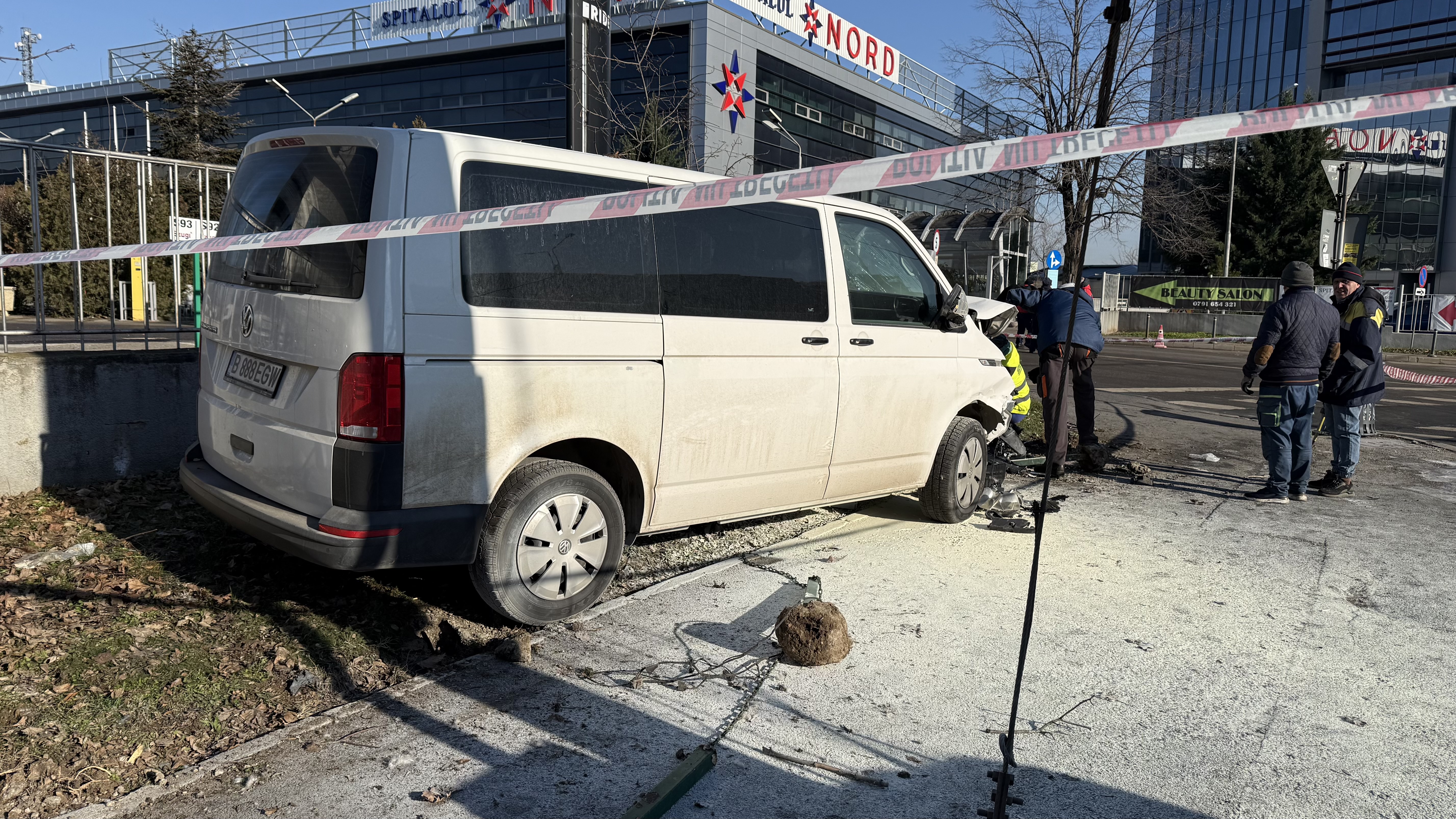 Femeie din București, spulberată de o mașină pe trotuar, pe Bulevardul Dimitrie Pompeiu. Șoferul nu era băut sau drogat