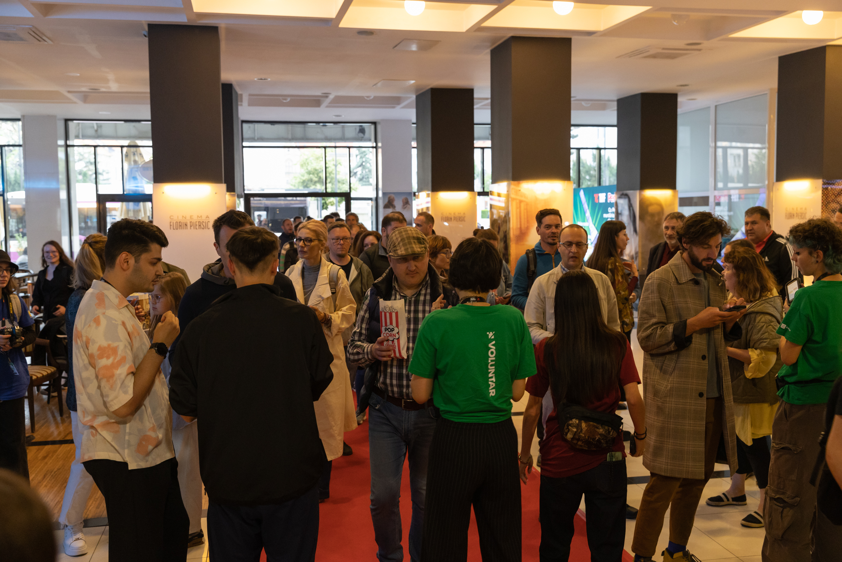 FOTOREPORTAJ Cum a fost la TIFF 2023: filme în ploaie, gropi și gulaș, la ultima aglomerație înainte de vacanță