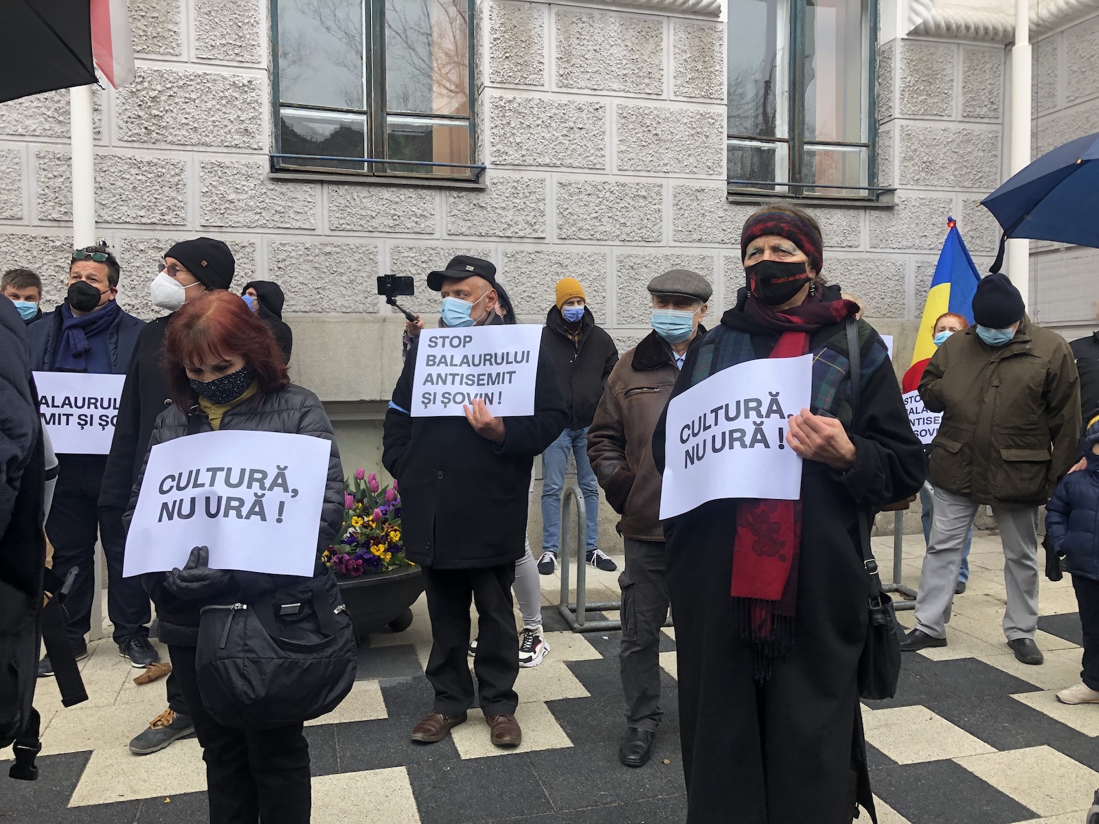 Protest „fobie la xenofobie”, în fața Primăriei Timișoara. Dominic Fritz, printre manifestanți