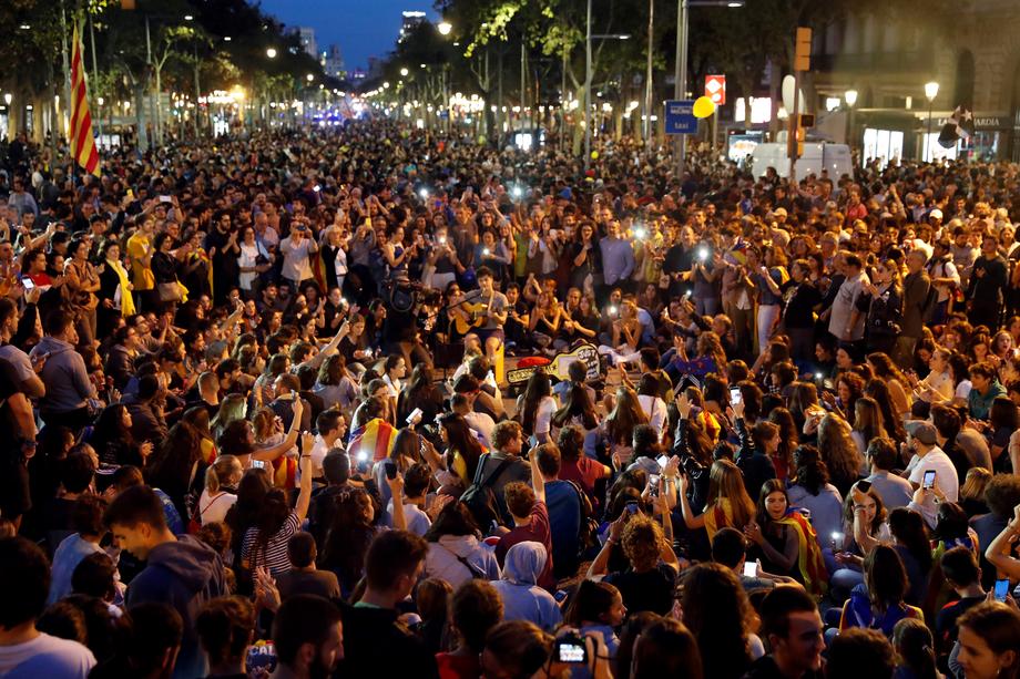 Violențe în Barcelona, după ce sute de mii de oameni au făcut grevă generală. Centrul orașului, scena confruntărilor dintre poliție și separatiști | VIDEO