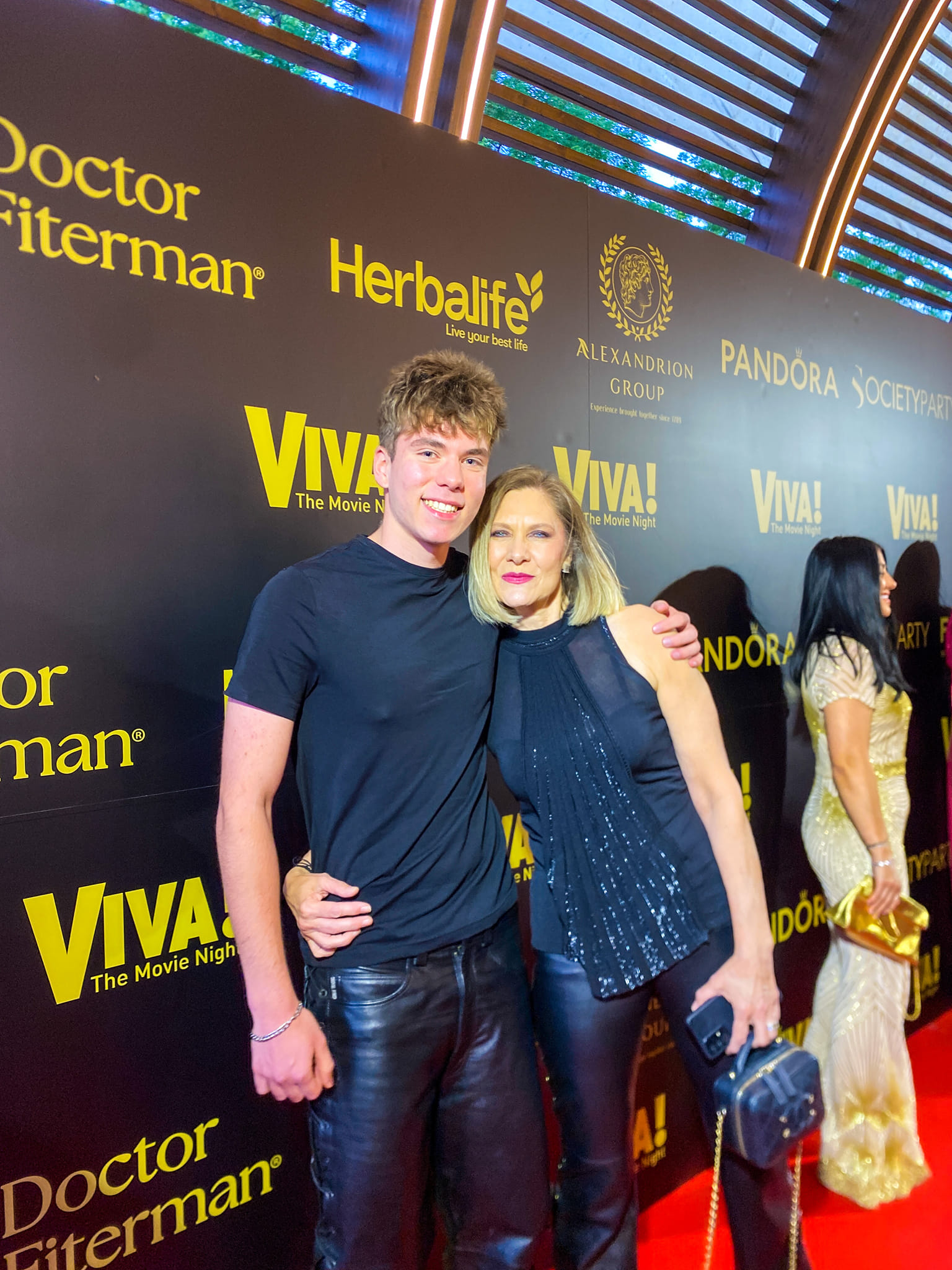 Fiul Romaniței Iovan, apariție controversată la VIVA! Influencers Party 2024. Albert a venit însoțit de o prietenă