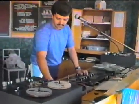 Sunt din „generația Untold”. Cum am văzut un film despre discotecile comuniste și cozile la alimente