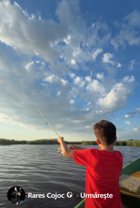 Imagini cu Rareș Cojoc și fiul său în Delta Dunării. Ce experiență a trăit Ioachim la pescuit
