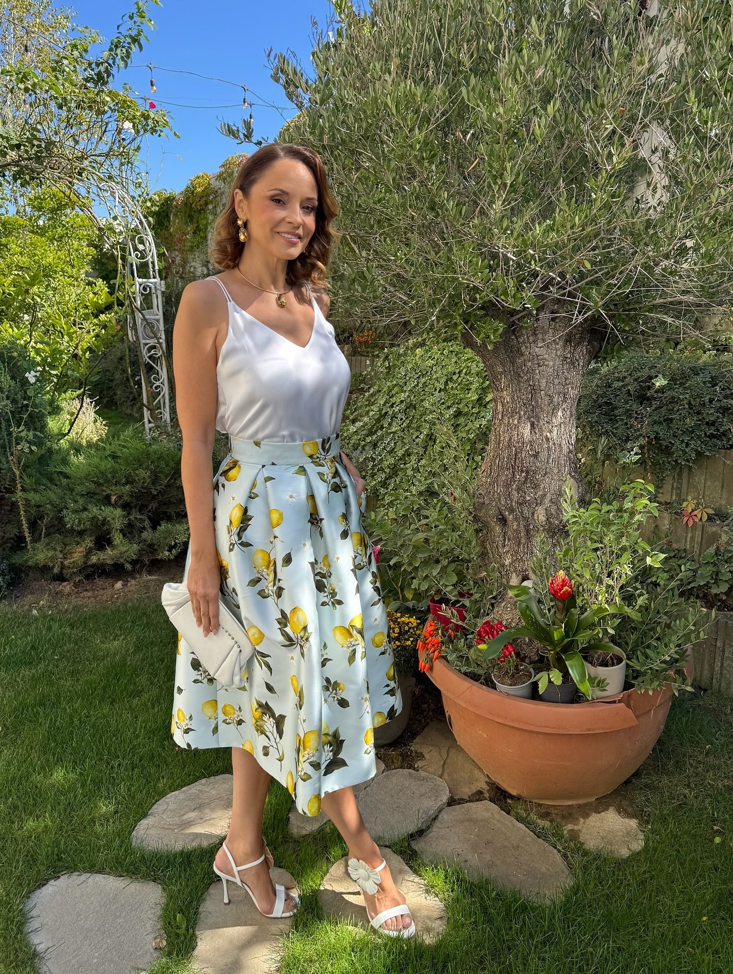 Imagini cu Andreea Marin într-o rochie mulată și cu decolteu generos. Vedeta a slăbit considerabil