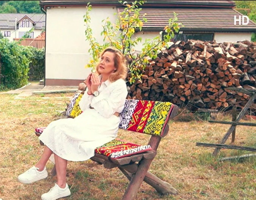 Imagini cu casa în care locuiește Elena Lasconi în Câmpulung Muscel. A descris-o ca fiind căminul visurilor sale