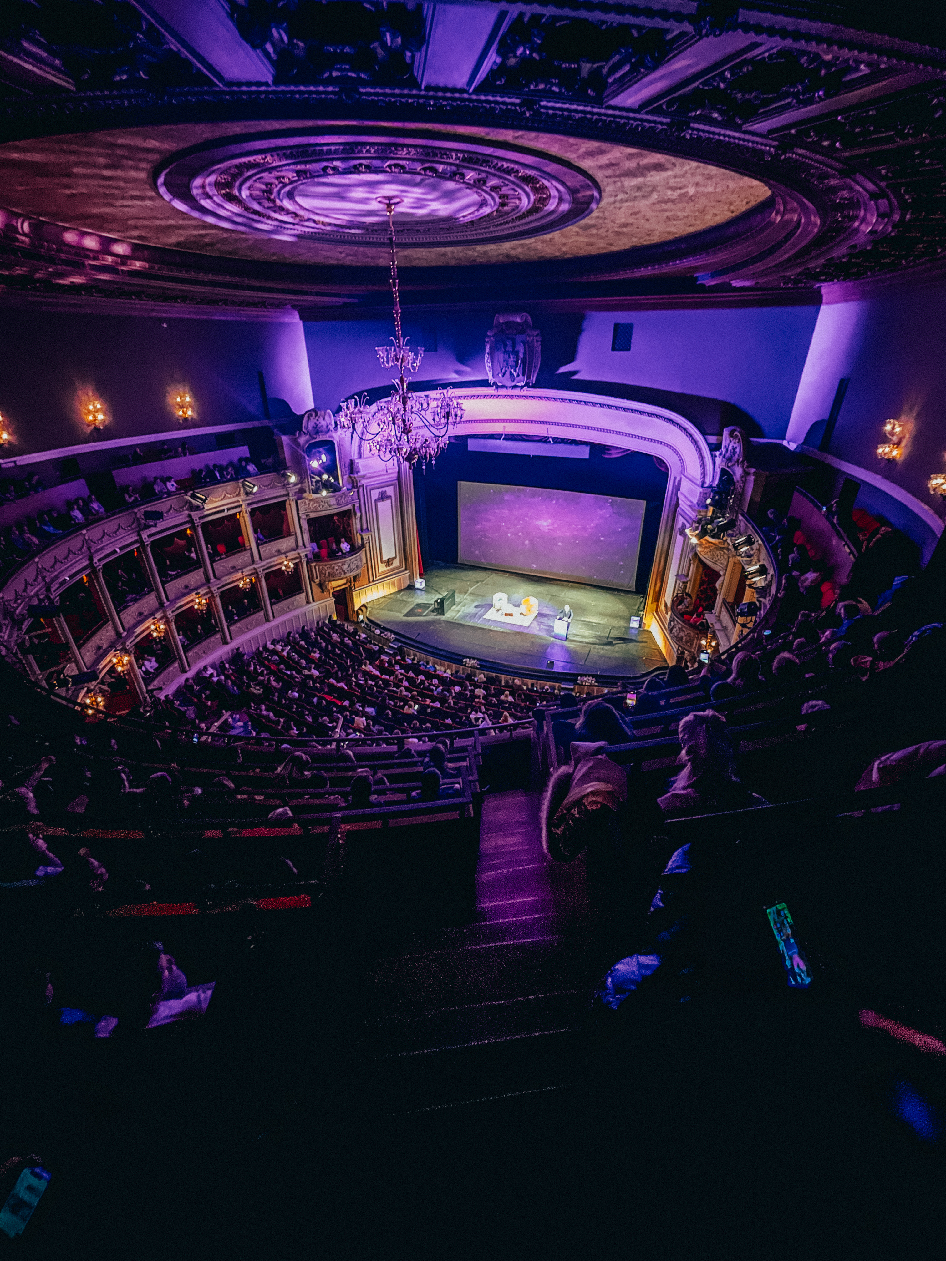 Cum au apărut părintele Pimen Vlad, doctorul Mihai Craiu, profesorul Constantin Dulcan, Dan Negru și Mihai Morar pe scenă la Opera Națională București