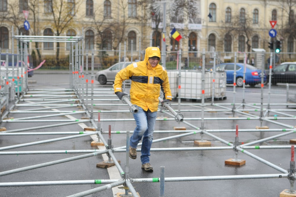 UPDATE. Protest și incidente în Piața Victoriei. Anchetă MAI după împiedicarea organizării târgului de Crăciun/ FOTO