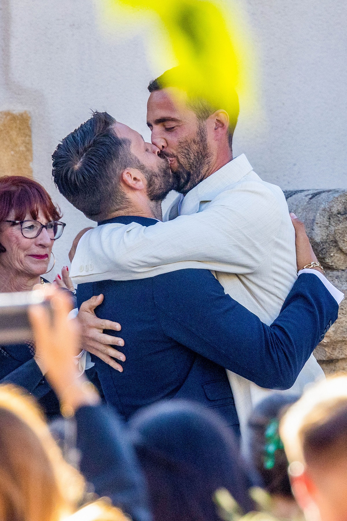 Creatorul de modă Simon Porte Jacquemus s-a căsătorit cu iubitul, cu Marco Maestri. La ceremonie a participat și o vedetă cu origini românești