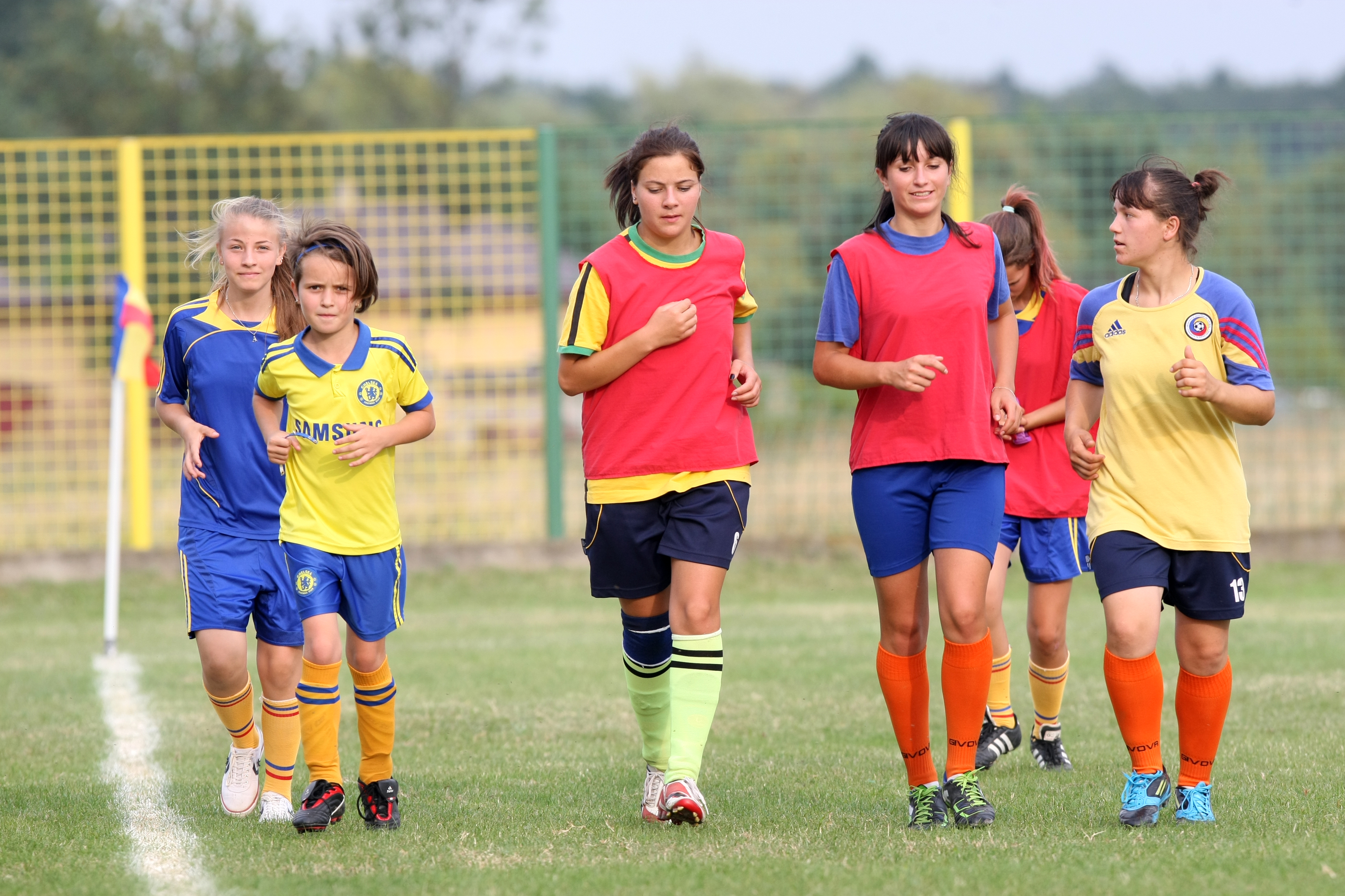 EXCLUSIV / O zi din viața unei echipe feminine de fotbal: "Visez la Barça!"