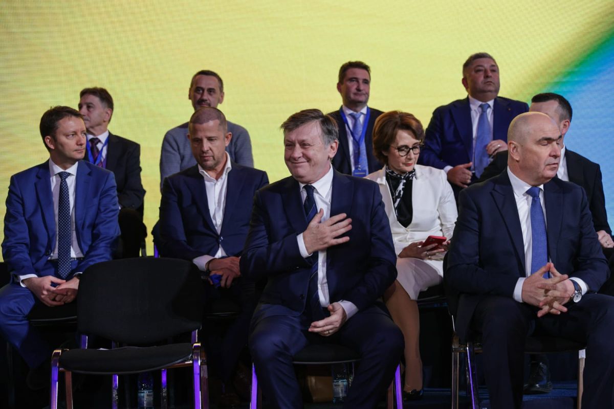 Crin Antonescu e oficial și candidatul PNL la alegerile prezidențiale din 2025