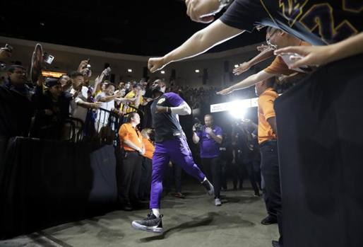 LeBron James a marcat 9 puncte, la debutul pentru Los Angeles Lakers