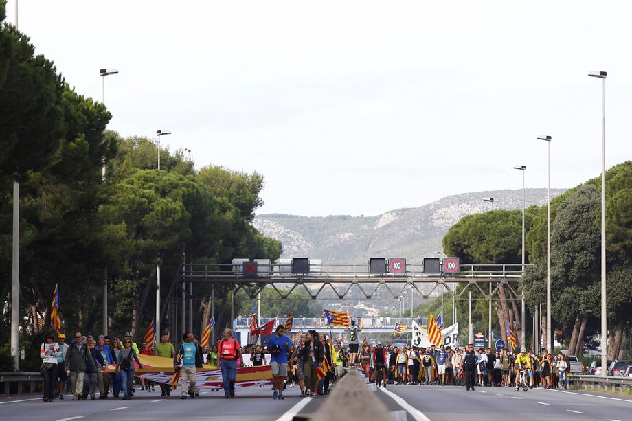 Violențe în Barcelona, după ce sute de mii de oameni au făcut grevă generală. Centrul orașului, scena confruntărilor dintre poliție și separatiști | VIDEO