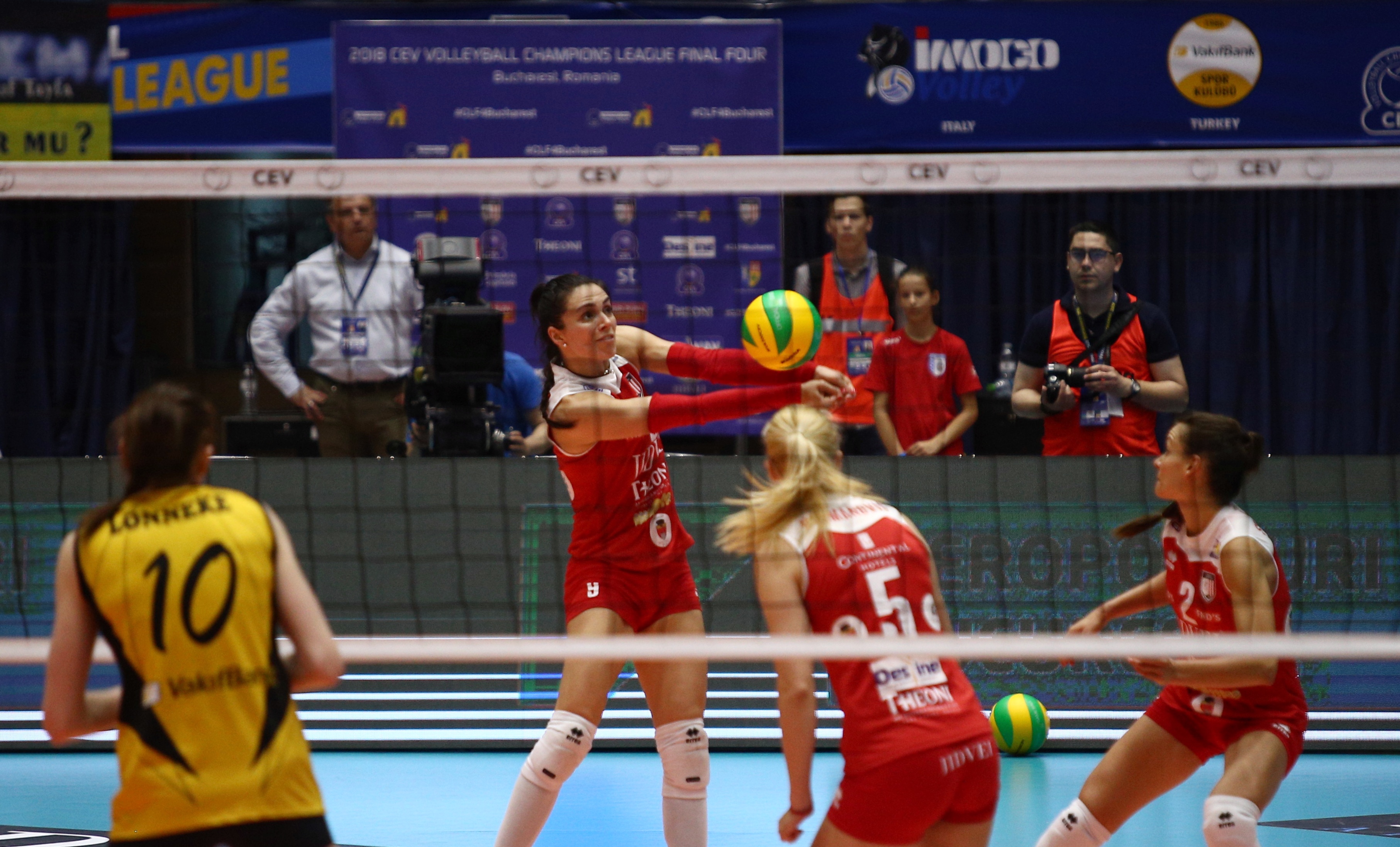 LIVEBLOG Finala Ligii Campionilor la volei feminin: Alba Blaj a pierdut finala cu VakifBank Istanbul