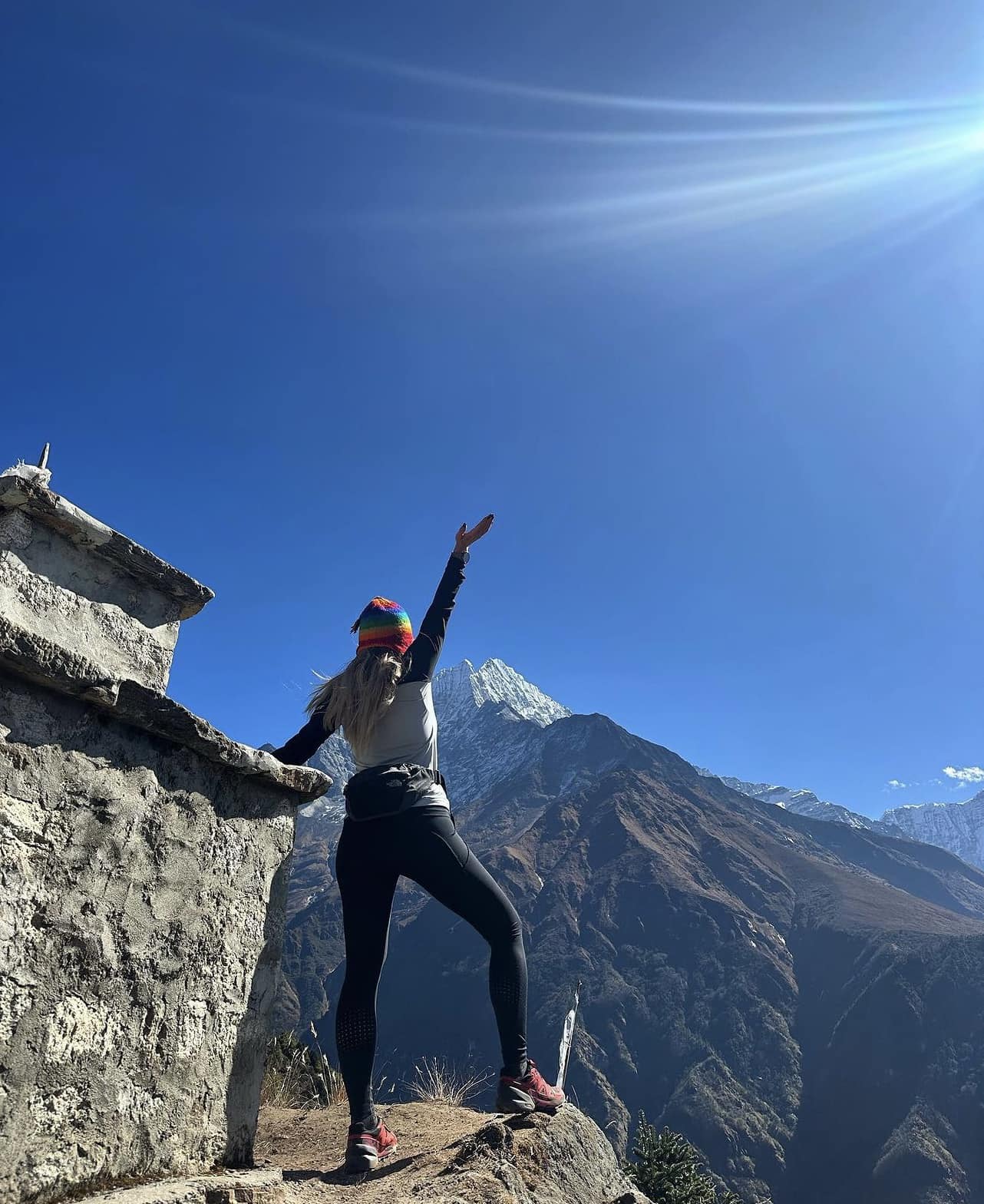 Delia Matache e vedetă în presa din Nepal. Ce au scris jurnaliștii despre cântăreață, care a pornit într-o călătorie neașteptată