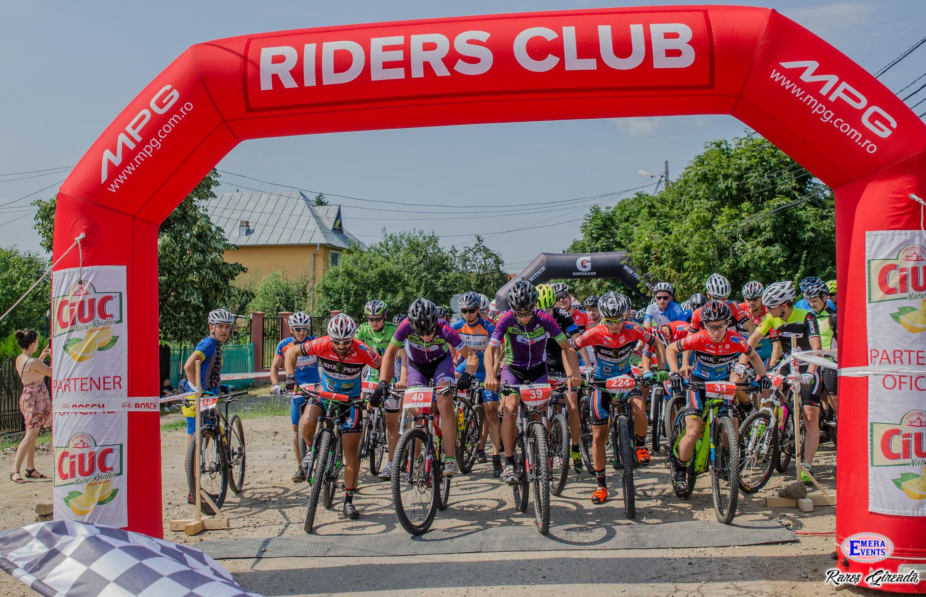 38 de curse pline adrenalină la concursul Livada cu Cireși. A cincea competiție din calendarul Riders Club a oferit o experiență frumoasă participanților / GALERIE FOTO