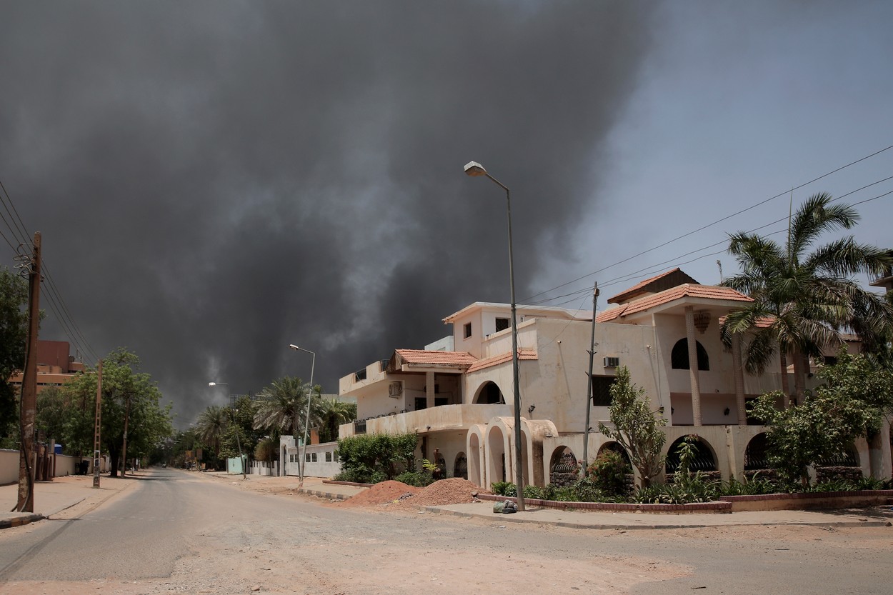 Lovitură de stat în desfășurare în Sudan. Ciocniri între armată și trupele paramilitare la Khartoum