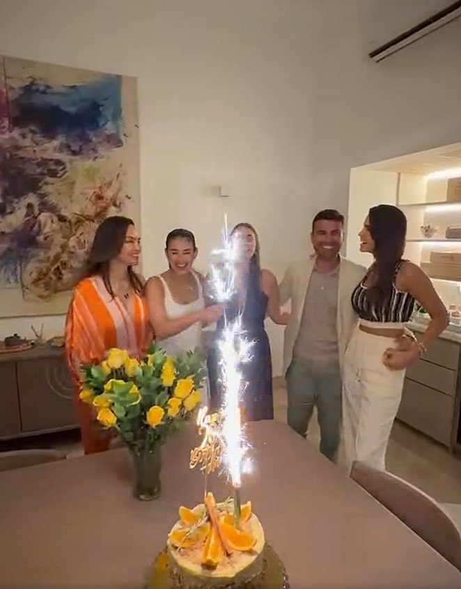 Imagini rare cu fata cea mare a lui Adrian Mutu. Maya a absolvit facultatea, iar părinții i-au fost alături