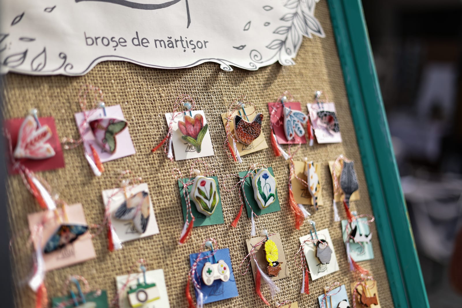 De la mărțișoare handmade la adevărate bijuterii din aur și argint: ce prețuri găsești la Târgul Mărțișorului 2026