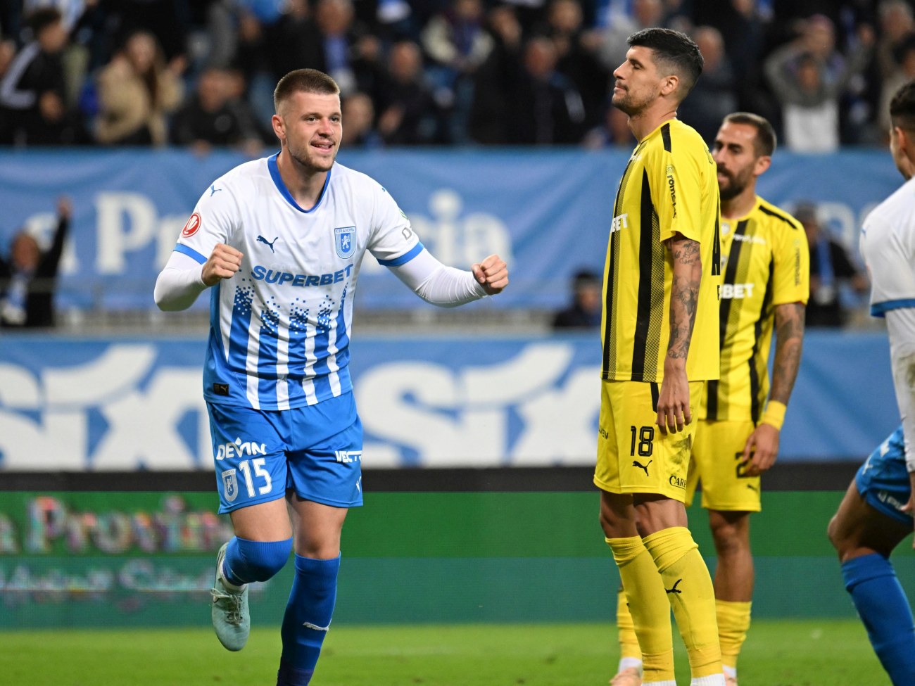 Universitatea Craiova-Dinamo, derby cu 4 goluri. Echipa lui Mirel Rădoi a jucat în inferioritate și a luat gol în minutul 90