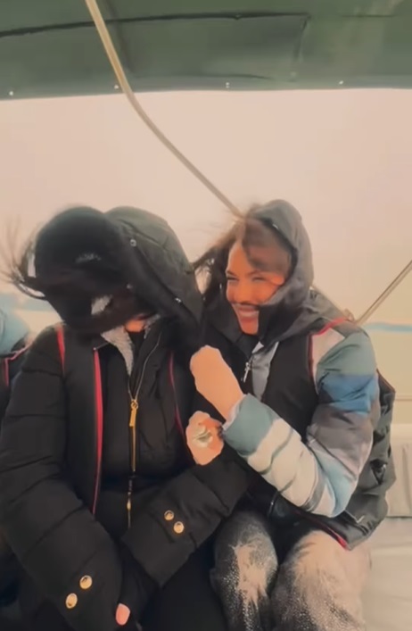 Imagini din culisele Asia Express 2025, care începe la toamnă. Cameramanii filmează din noroaie, iar Irina Fodor înfruntă ploaia și vântul
