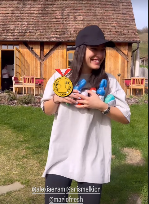 Cum petrece Andreea Esca Paștele Catolic. Prezentatoarea le-a făcut copiilor ei o surpriză de dimineață