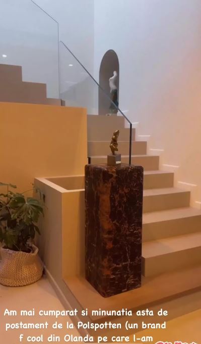 Noi imagini din casa Alinei Pușcaș. Cum arată bucătăria prezentatoarei: „Mi se pare că lustrele arată ca niște chipsuri”