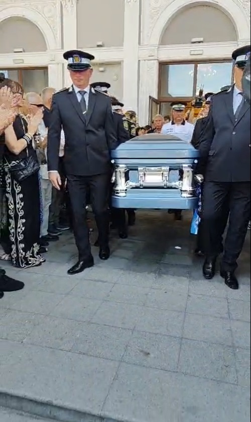 Mihai Leu a fost înmormântat la Hunedoara. Sute de persoane și mai multe mașini de raliu, cu motoarele turate, l-au condus pe ultimul drum