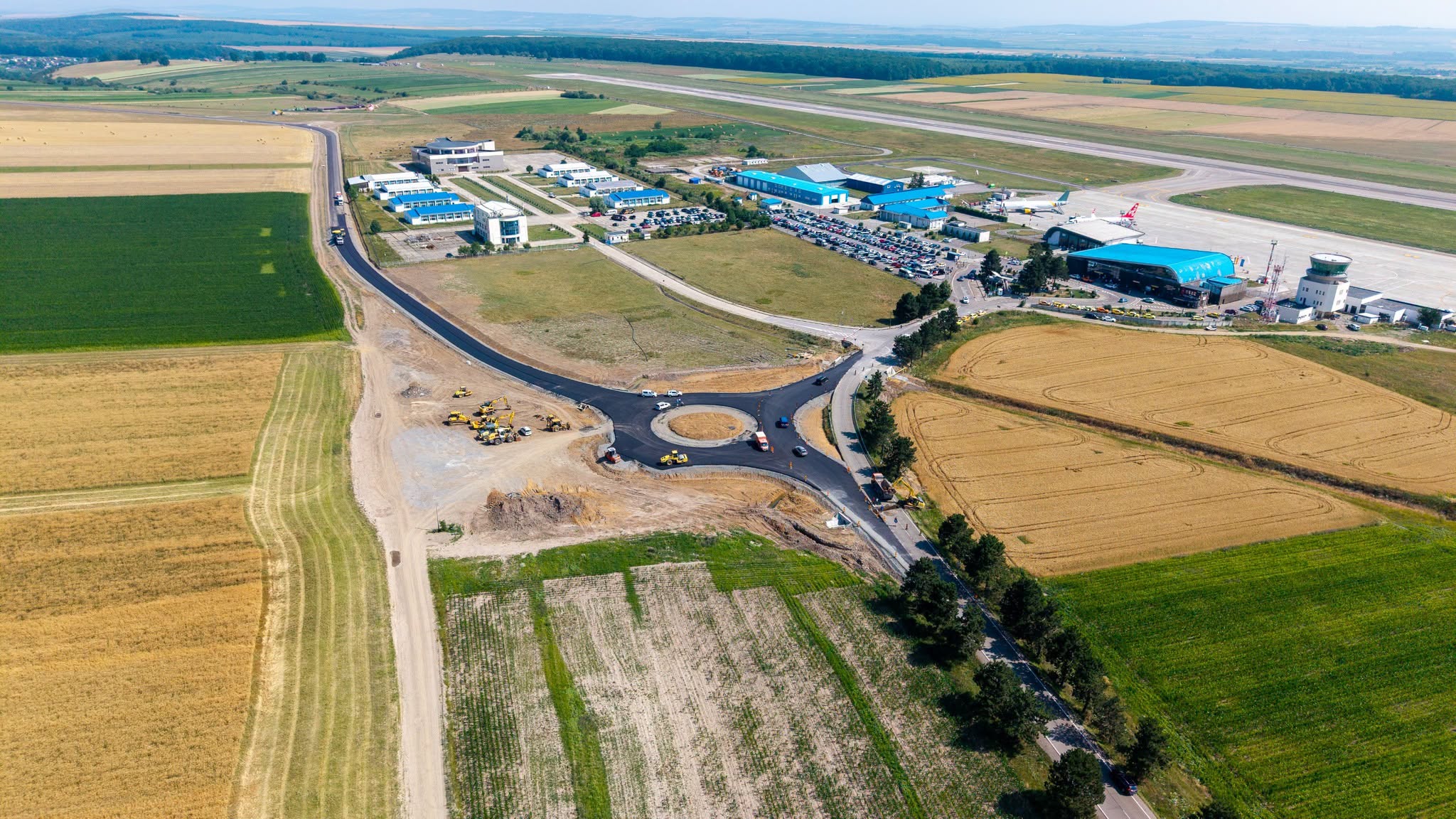 Rută nouă și mai rapidă spre Aeroportul Suceava: Drumul de 24 de milioane de lei va fi gata până la sfârșitul anului