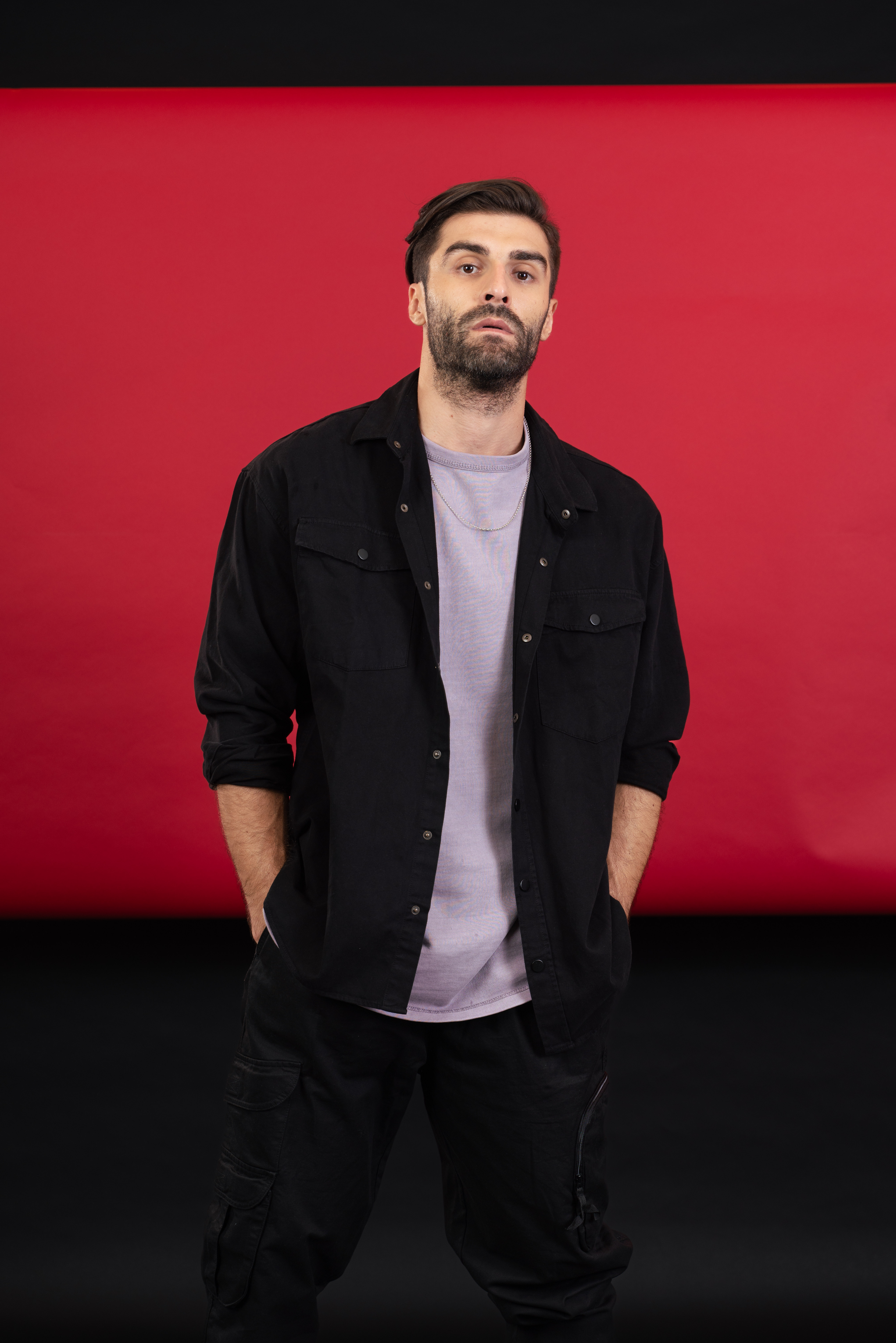Cum comentează Daniel Nuță secvențele de bătaie din primul episod „Groapa”: „Pe unul dintre ei, îl arunc peste o masă, direct într-o canapea”