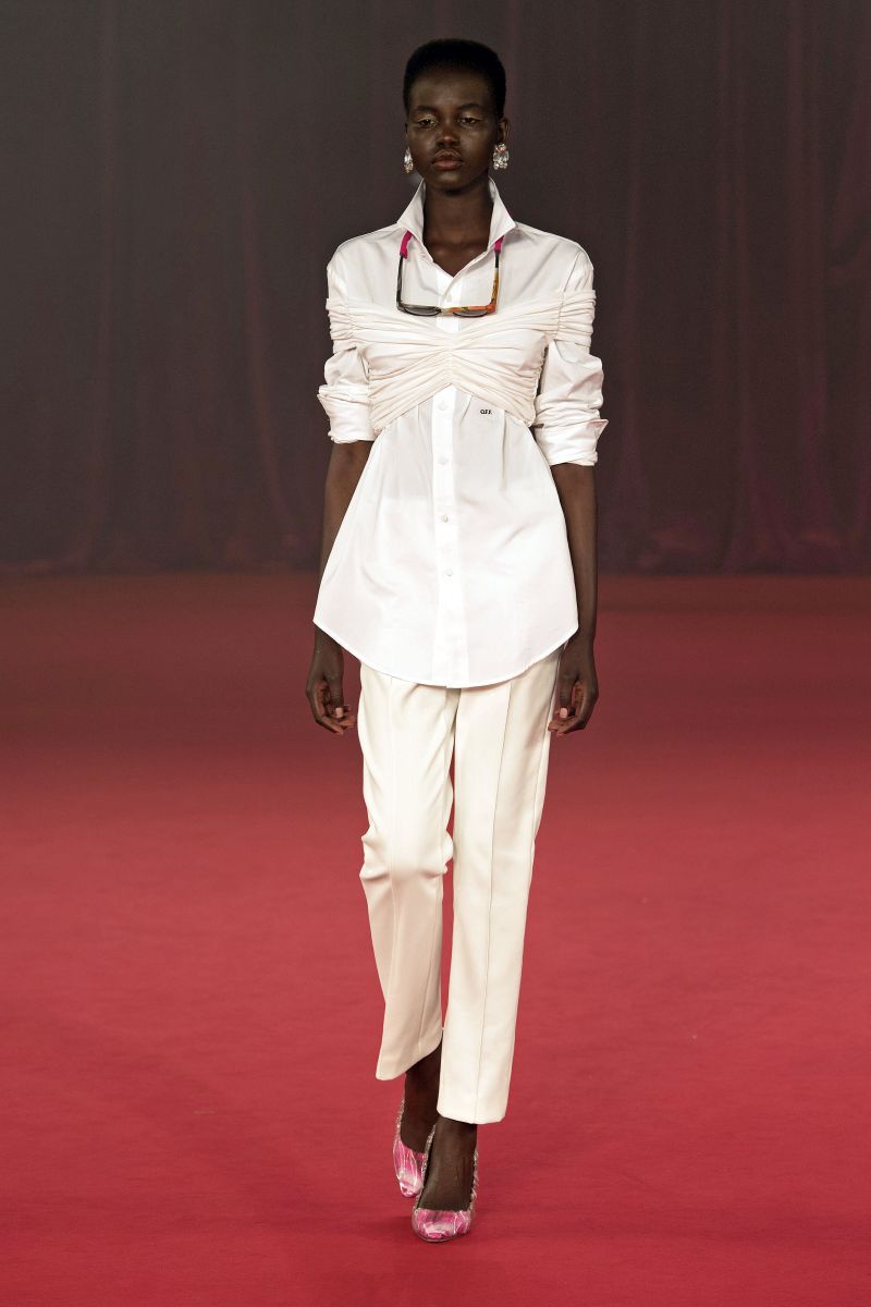 Adut Akech, o tânără refugiată, a fost desemnat cel mai bun model al lumii. Adut Akech le-a devansat pe surorile Hadid și Kendall Jener
