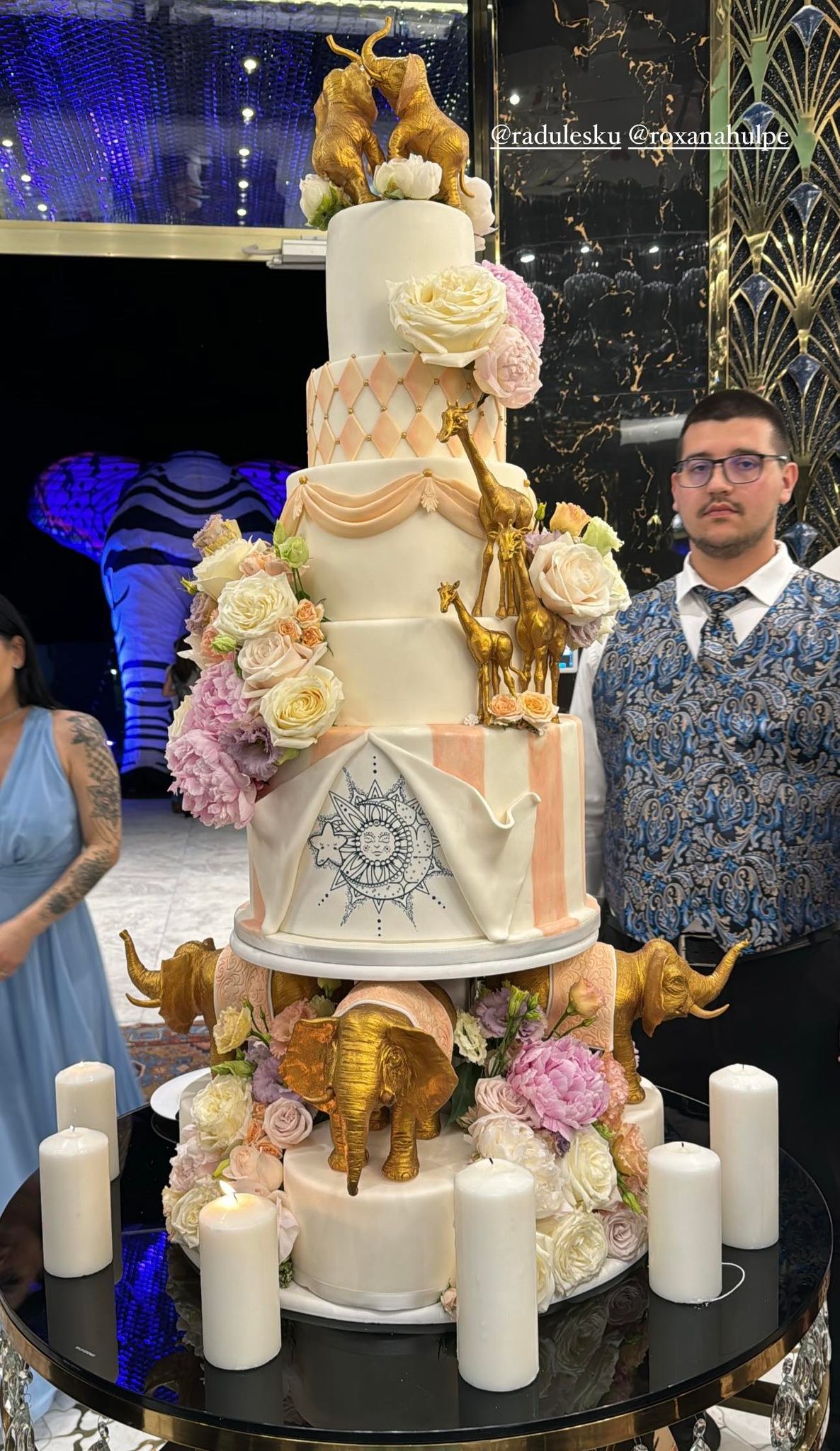 Imagini de la nunta Roxanei Hulpe. Tatăl preot a condus-o la altar, iar Cabral și Andreea Ibacka au fost nași