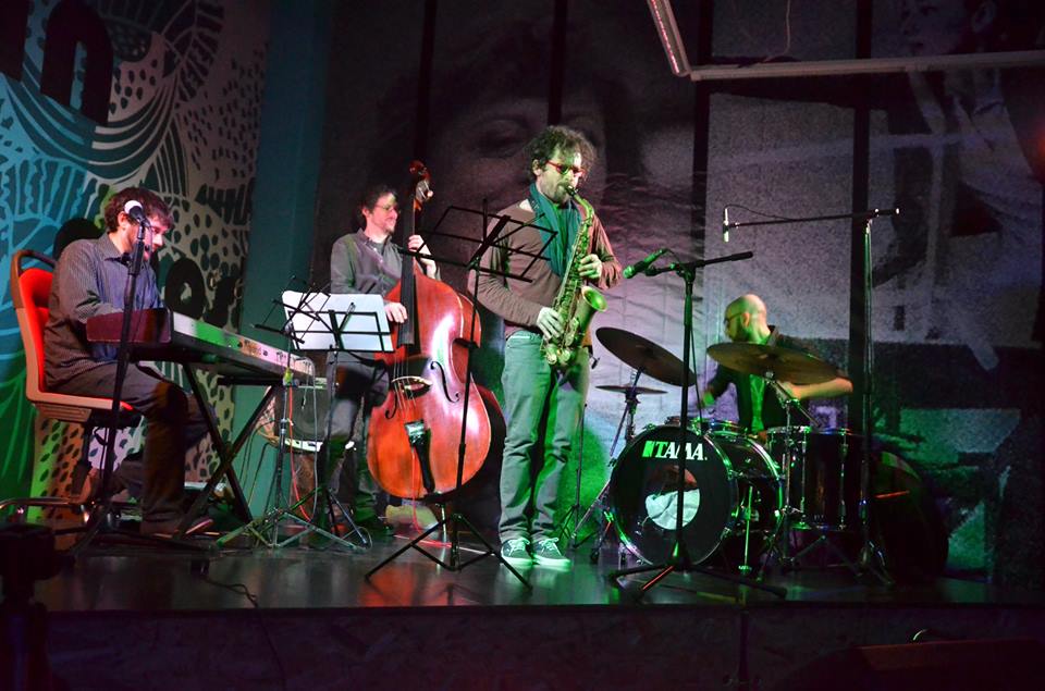 Ping pong-ul pe ritmuri de jazz a ajuns şi în România. Află unde întâlneşti această atmosferă / FOTO&VIDEO