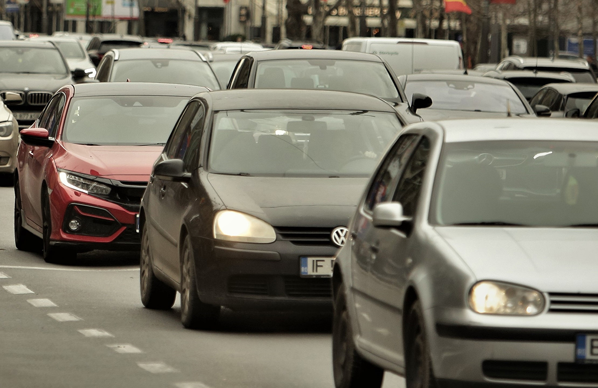 REPORTAJ. Viața în Bucureștiul mașinilor, unde există un autoturism aproape la fiecare pieton