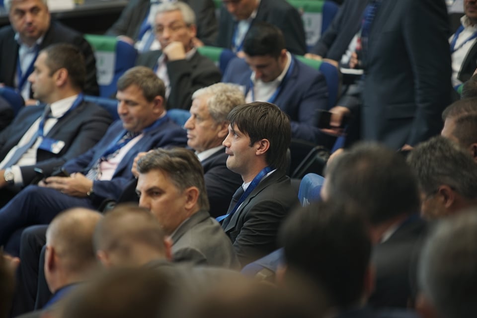 Cum a venit Cristi Chivu încălțat la alegerile FRF 2018 | Foto în articol