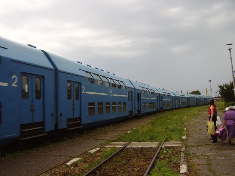 REPORTAJ/"Cugireana”, cândva cel mai lung tren din Europa, ducea zilnic 10.000 de navetişti. Acum este scos din circulaţie