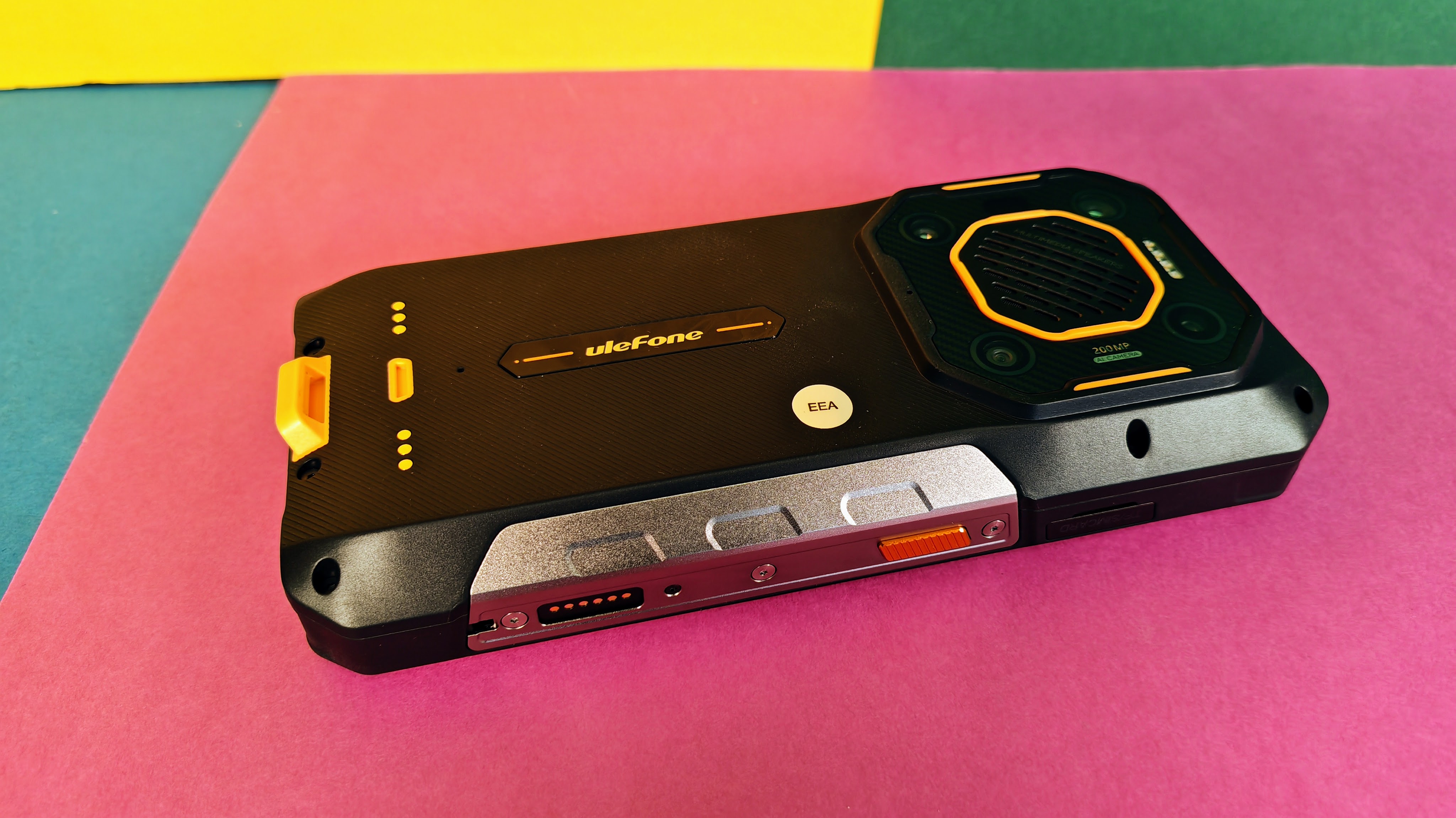 Stazione Di Ricarica Da Tavolo Ulefone Armor 26 Ultra 33W: Supporto 2 In 1 Con Ricarica Wireless Pogo Pin E Porta USB-A