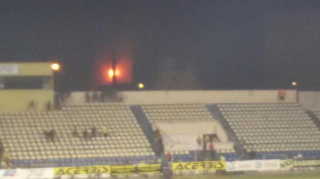 Adrian Szabo, antrenorul lui FC Brașov, despre încendiul produs pe finalul meciului cu CSM Rm. Vâlcea, lângă arena Tineretului: ”Am crezut ca focul vine peste noi!”. Un muncitor a murit, cinci persoane sunt rănite
