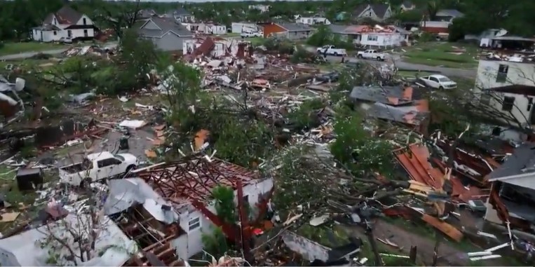 Halálos áldozatok is vannak: pusztító tornádók söpörnek keresztül Iowán – videó