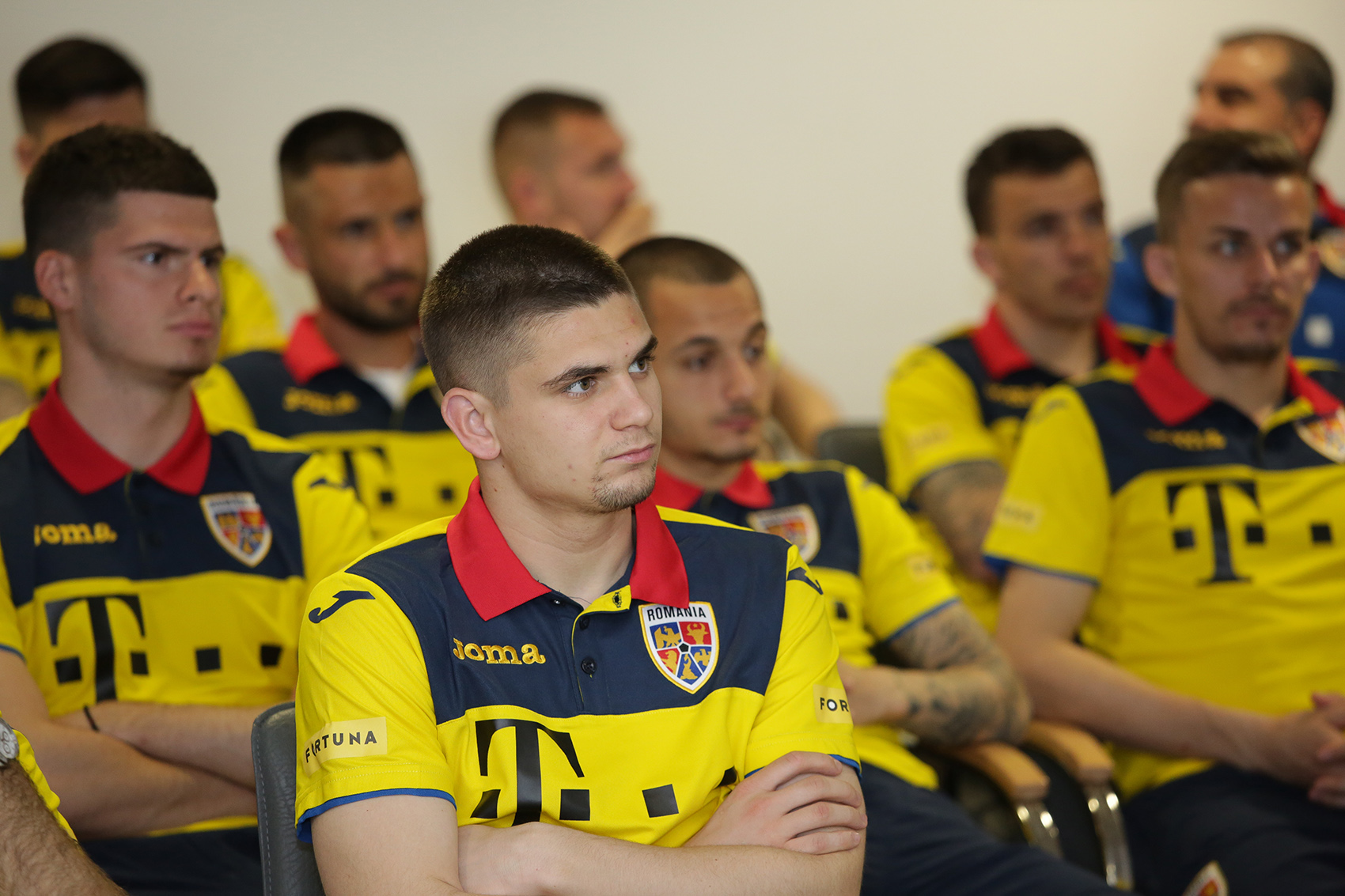 Curs de arbitraj pentru fotbaliștii naționalei. Kyros Vassaras le-a făcut instructajul