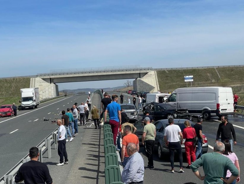 Daune morale de un milion de euro pentru un accident cu trei morți pe autostrada A1. Șoferul vinovat era asigurat la falimentara City Insurance