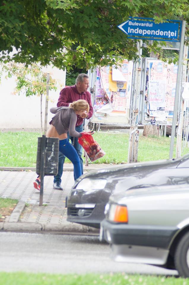 Un politician ar fi agresat o femeie în plină stradă, la Bistrița | GALERIE FOTO