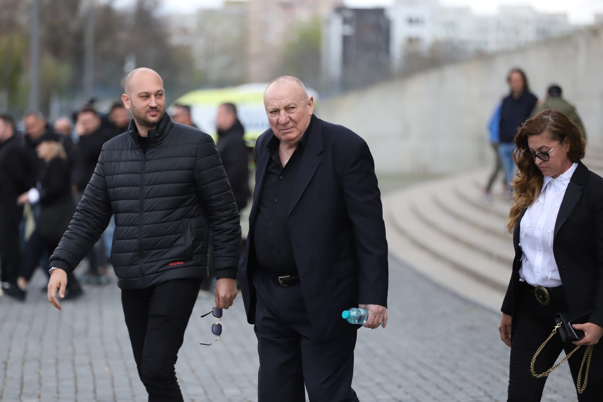 Livetext Mii de români își iau adio de la Mircea Lucescu la Arena Națională înainte de funeraliile cu onoruri militare / „Leucemia i-a provocat și grăbit sfârșitul”