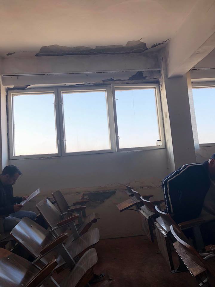 VIDEO/ Imagini halucinante din sediul Poliției Târgoviște. Sala de examene auto cade pe candidați!